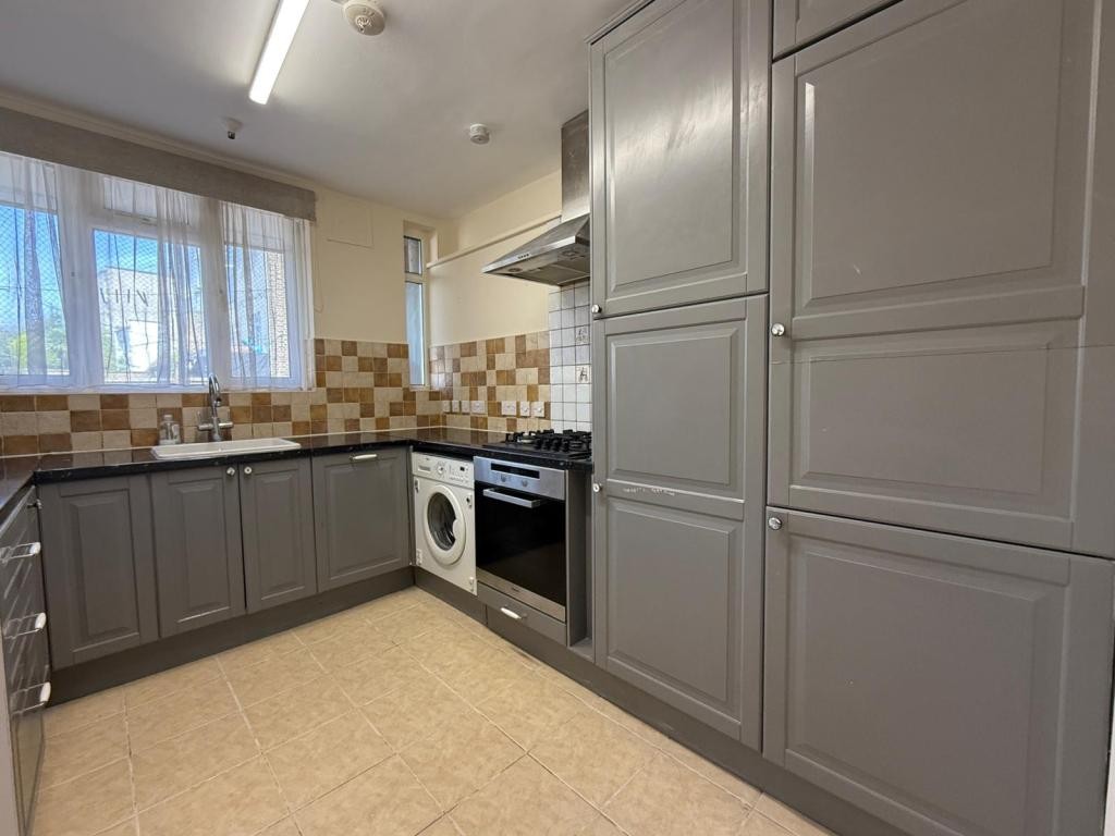 Images for The Woodlands, High Road, London, N12