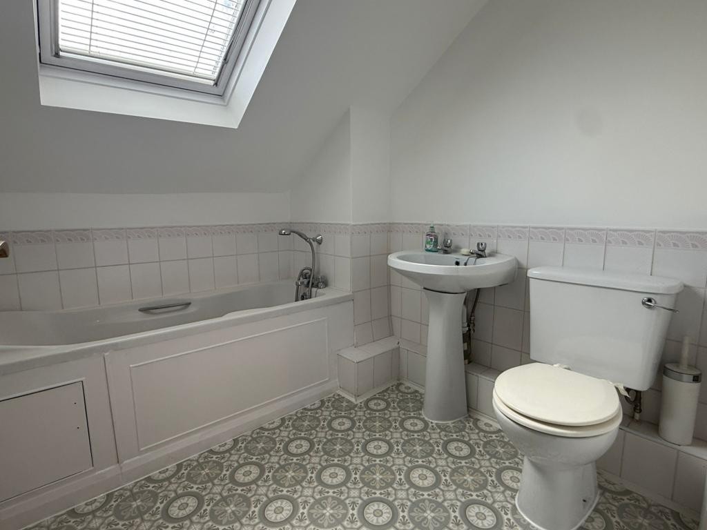 Images for Flat D The Broadway, Friern Barnet Road, London, N11